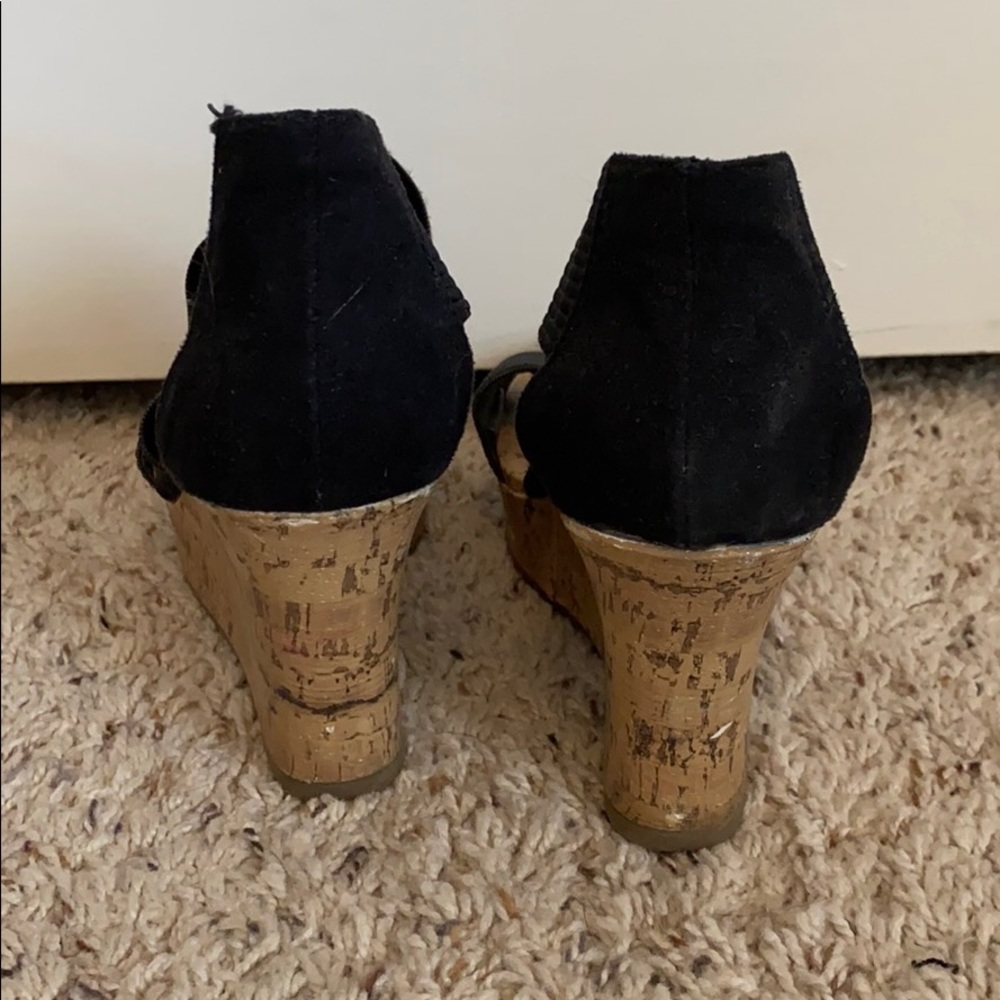 Heels - Picture 2 of 5